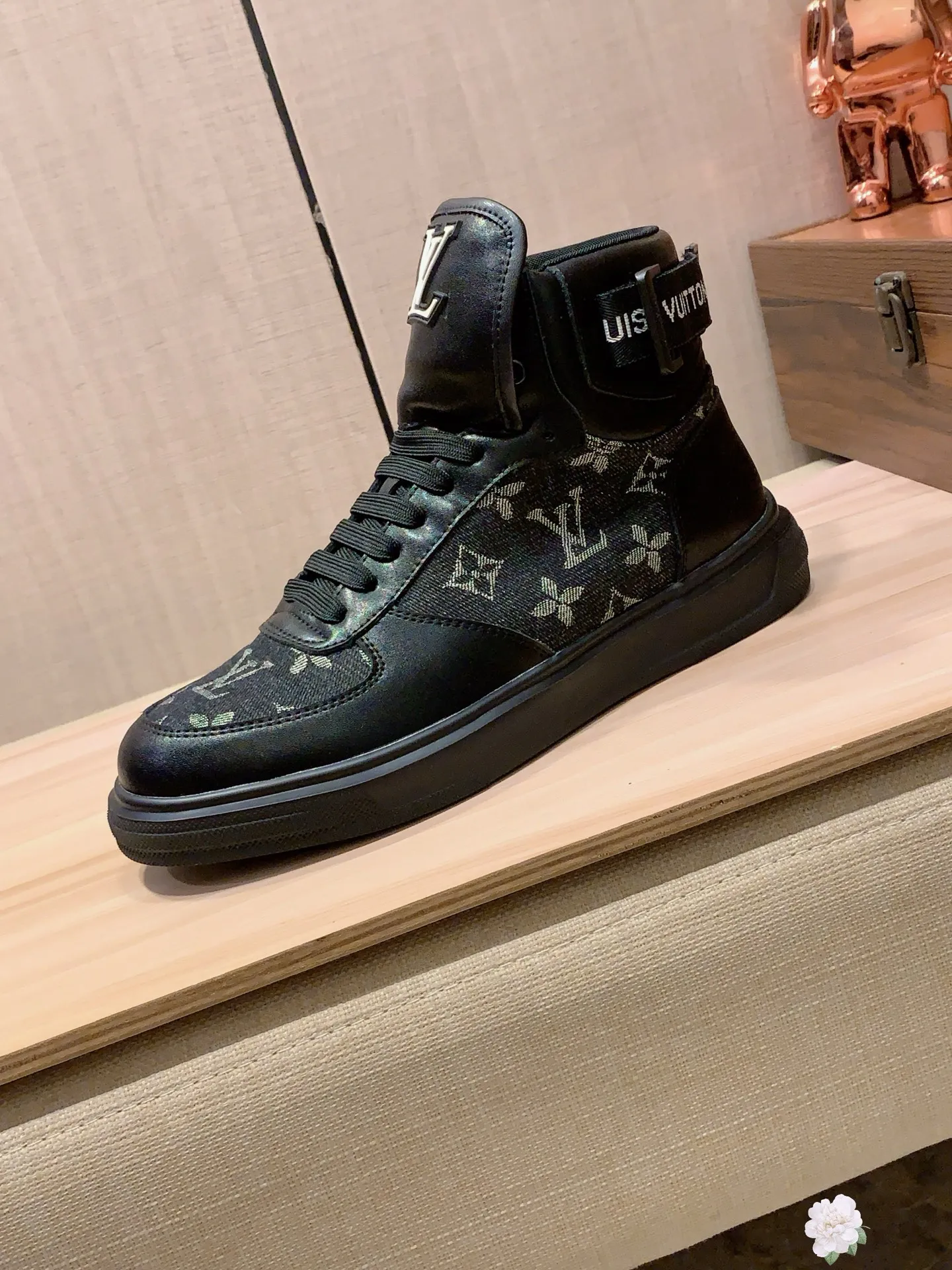 High-top men's shoes 💰442💰💰🎩🎩[Lightning][Lightning] "LV*" latest • popular casual shoes, top brand [seduce] luxury~purchase, top~quality. [Strong] The upper is made of imported breathable cowhide with fabric material ➕ Breathable sheepskin feet (•) and fine workmanship. The original stylish and stylish soft rubber wear-resistant and non-slip outsole is light and comfortable on the feet. The real thing looks better when taken in real life. 111: code: 38-44, 2️⃣ colors selected